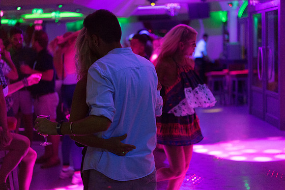 ca  © Bob Riach Plaza Magaluf 1 Digit Serial Number
