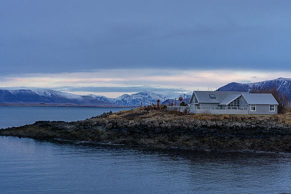Icelandic house © Jo Bird