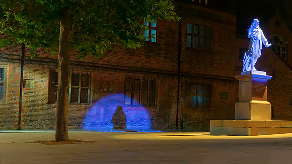 Me and My Shadow in Hull © Bob Riach
