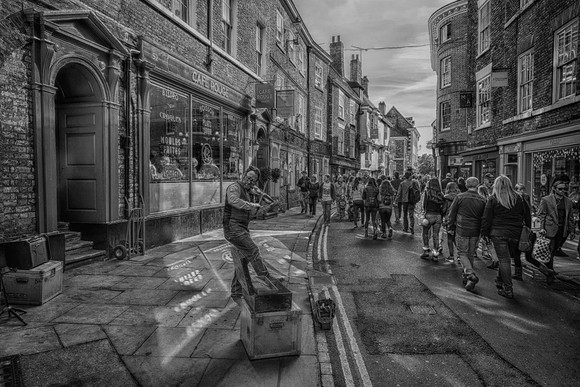 030 B&W Music Man in York @ Bob Riach
