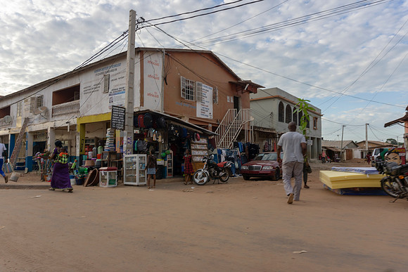 0899 Gambia Street © Bob Riach