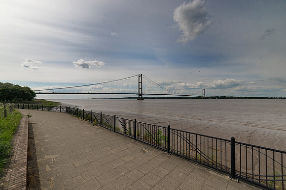 Humber Bridge  2 © Bob Riach