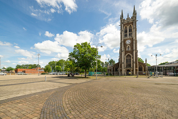 St Johns Church  Scunthorpe  © Bob Riach