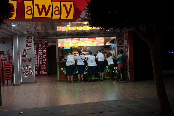dh  © Bob Riach Plaza Magaluf 1 Digit Serial Number