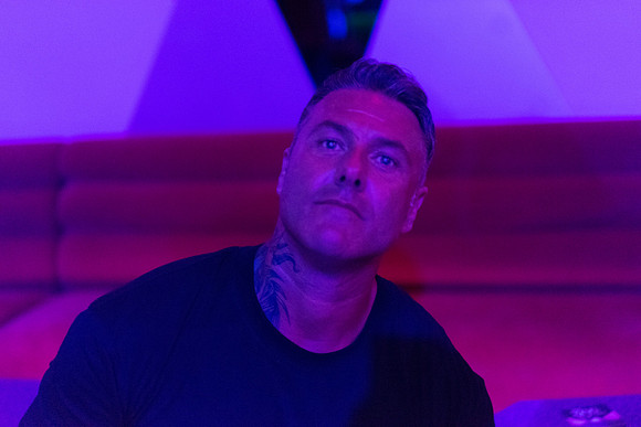 dj  © Bob Riach Plaza Magaluf 1 Digit Serial Number