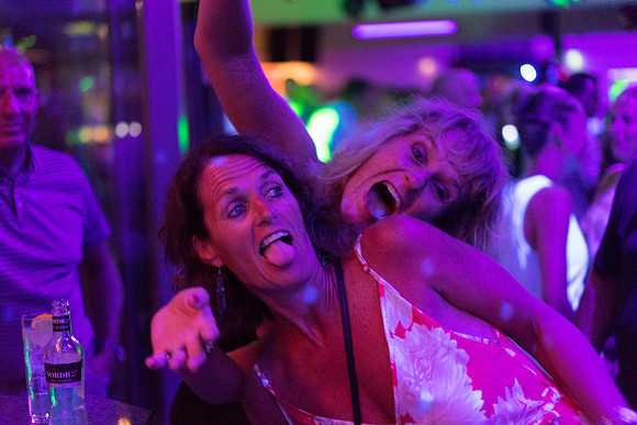 fe  © Bob Riach Plaza Magaluf 1 Digit Serial Number