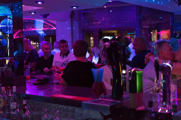 d  © Bob Riach Plaza Magaluf 1 Digit Serial Number