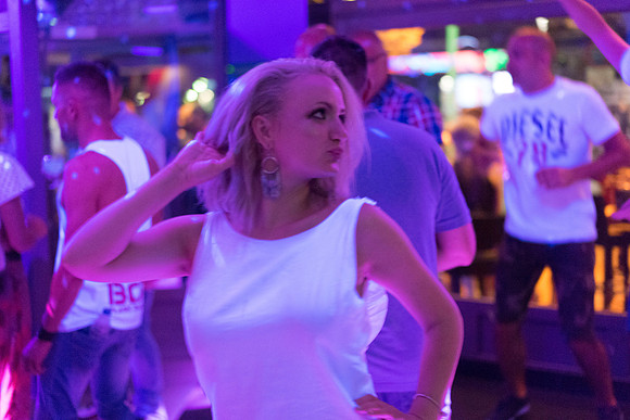ff  © Bob Riach Plaza Magaluf 1 Digit Serial Number